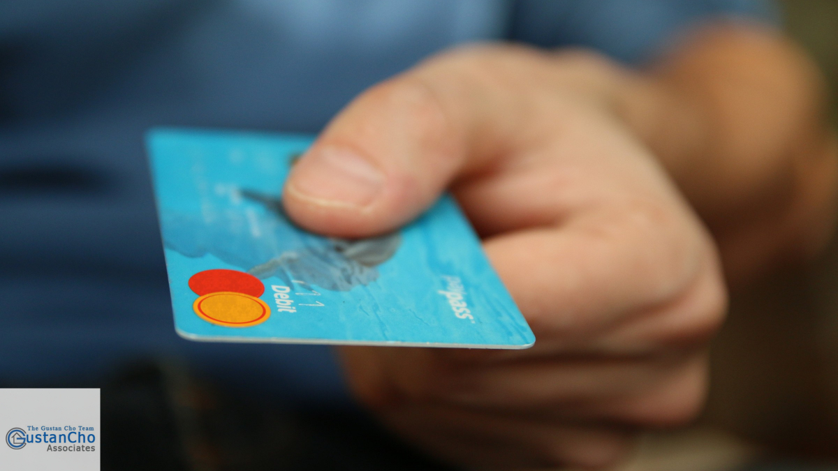 What is the difference between credit scores and credit payment history